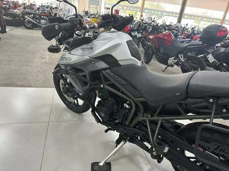 Triumph Tiger 800 Prata 6