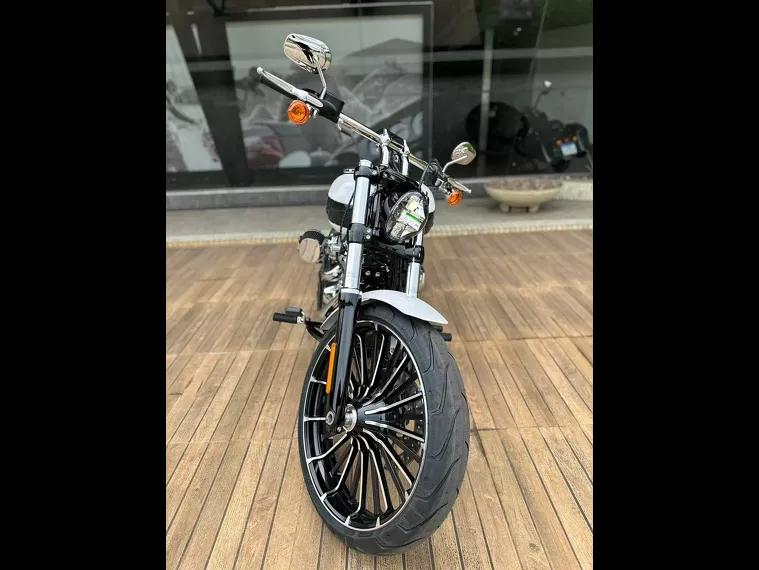Harley-Davidson Breakout Branco 2
