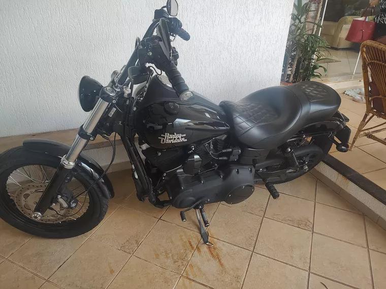 Harley-Davidson Street Bob Preto 1