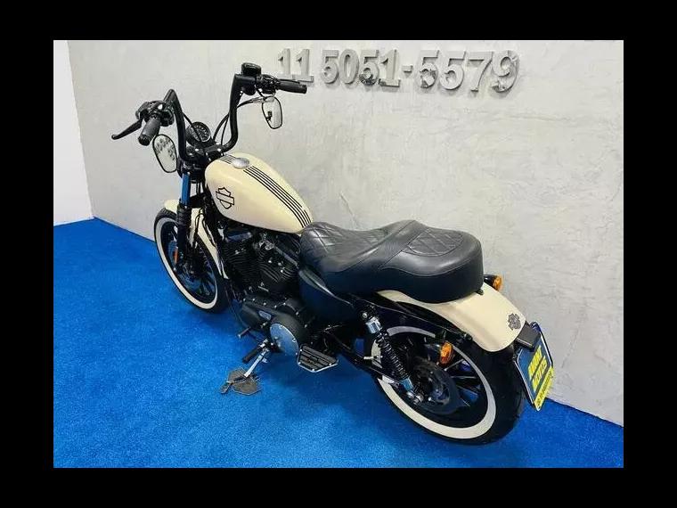 Harley-Davidson Sportster 883 Bege 19