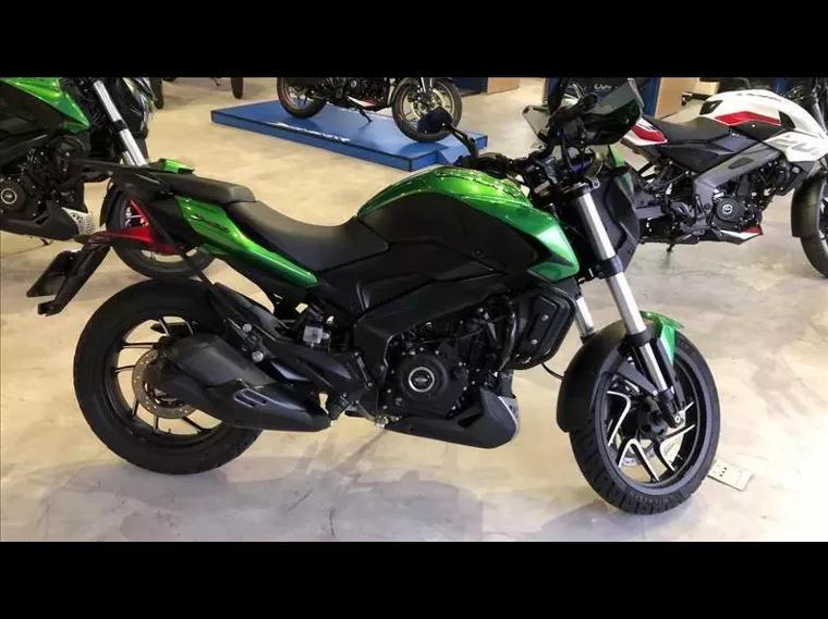 Bajaj Dominar Verde 1