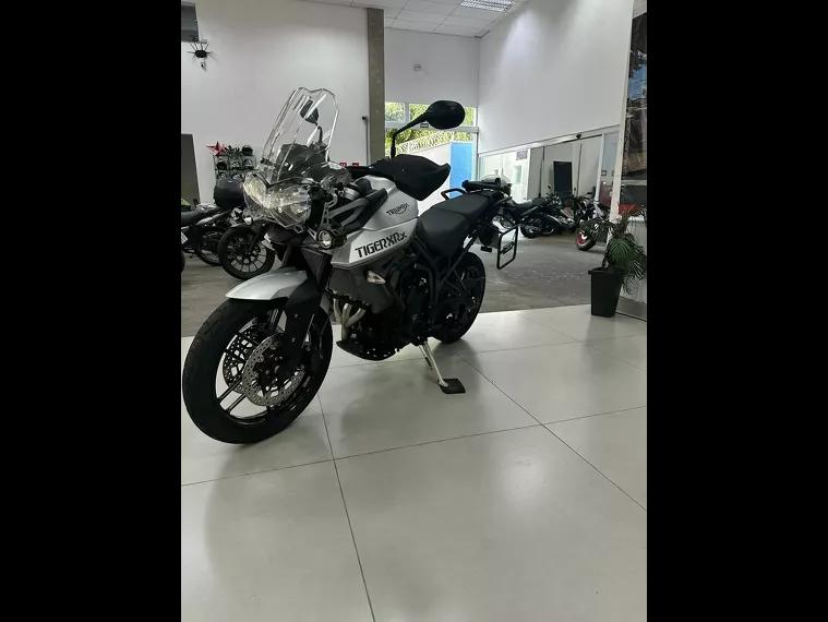 Triumph Tiger 800 Prata 3