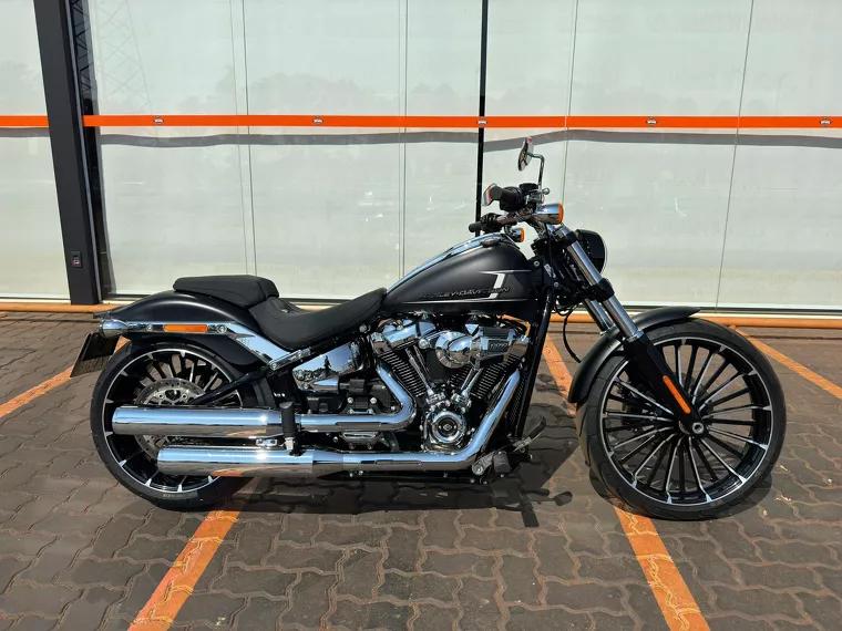 Harley-Davidson Breakout Preto 1