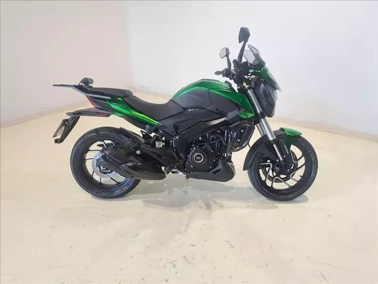 Bajaj Dominar Verde 1