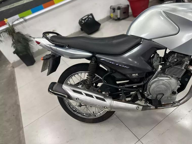 Yamaha YBR 125 Factor Prata 5