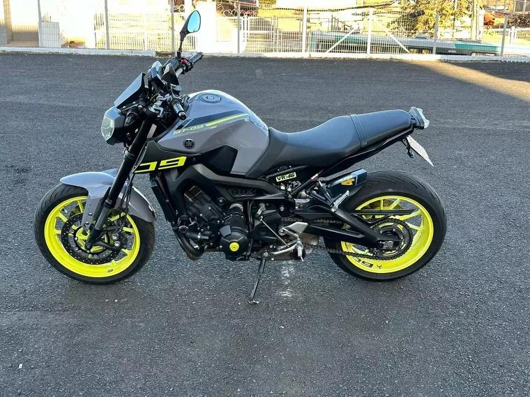 Yamaha MT-09 Prata 6