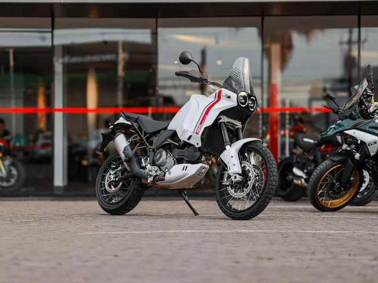 Ducati Desert X Branco 1