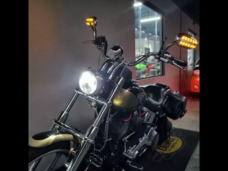 Harley-Davidson Deuce Dourado 5