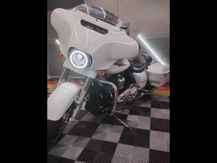 Harley-Davidson Street Glide Branco 3
