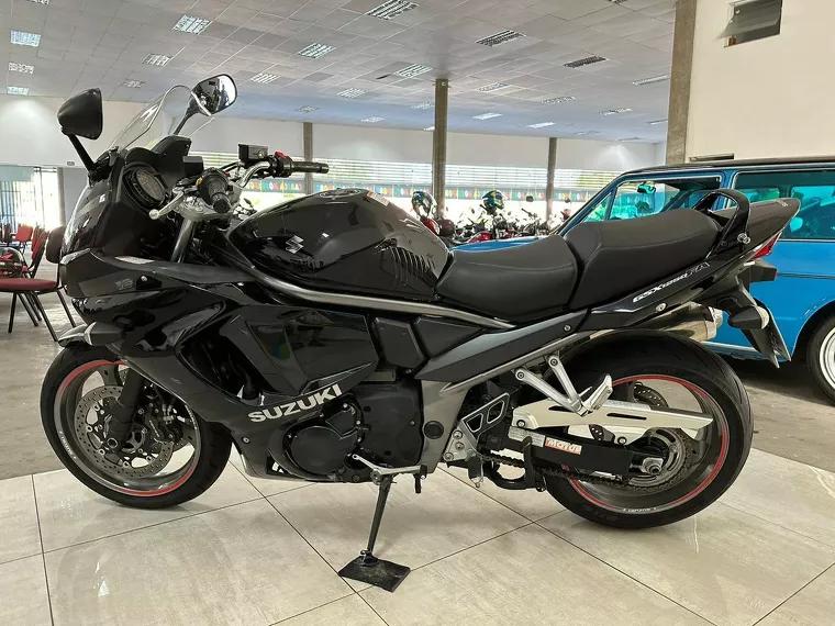 Suzuki GSX Preto 3