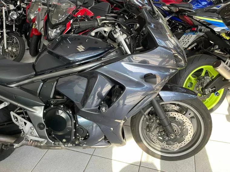 Suzuki GSX Cinza 14