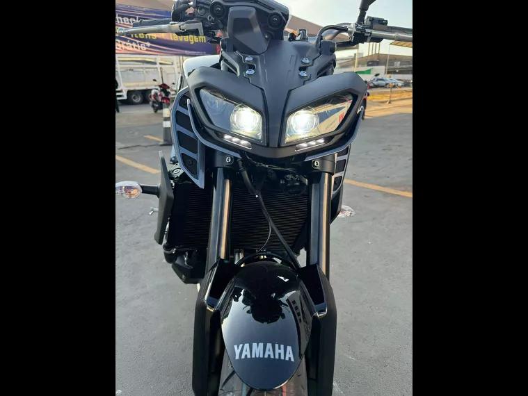 Yamaha MT-09 Cinza 21