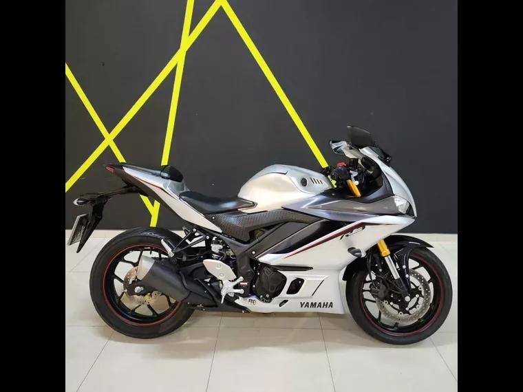 Yamaha YZF R3 Prata 2