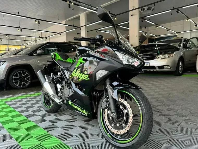 Kawasaki Ninja Preto 4