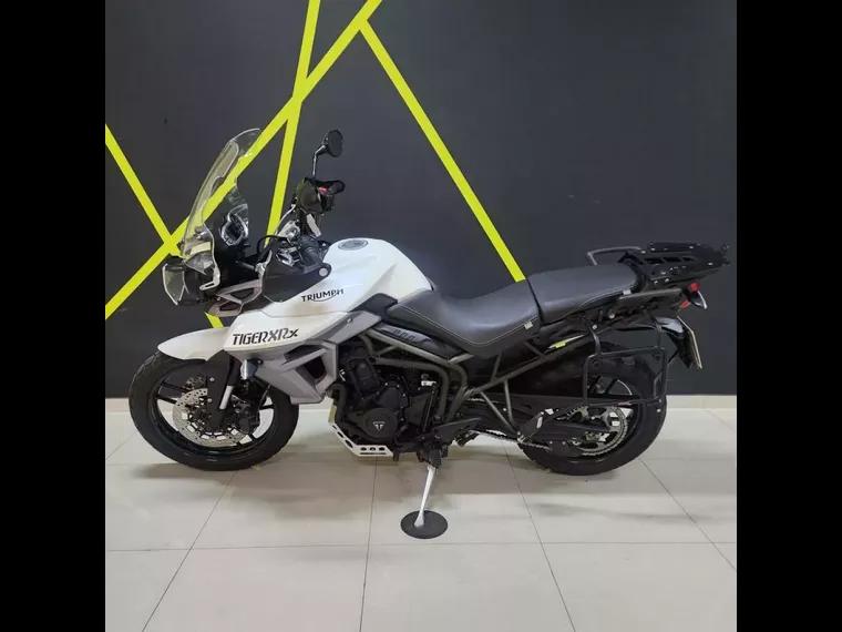 Triumph Tiger 800 Branco 4