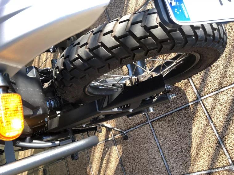 Royal Enfield Himalayan Prata 3