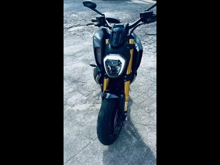 Ducati Diavel Preto 13