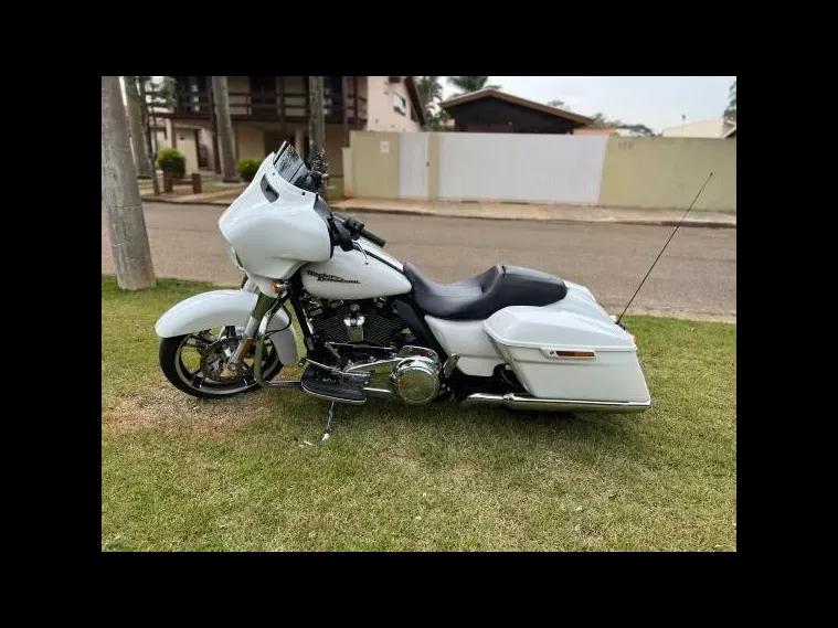 Harley-Davidson Street Glide Branco 1