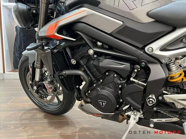 Triumph Street Triple Prata 11