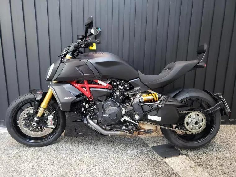 Ducati Diavel Preto 12