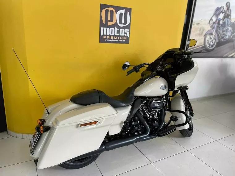 Harley-Davidson Road Glide Branco 3