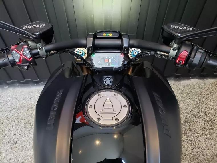 Ducati Diavel Preto 8