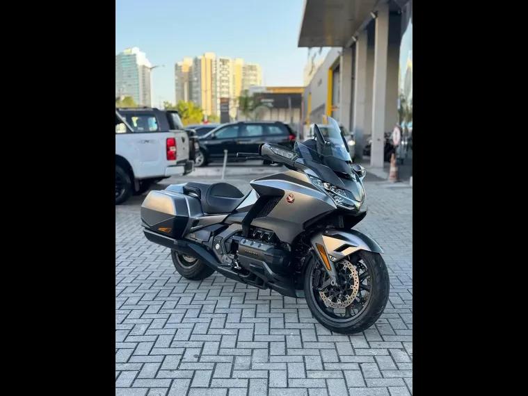 Honda Gold Wing Prata 3