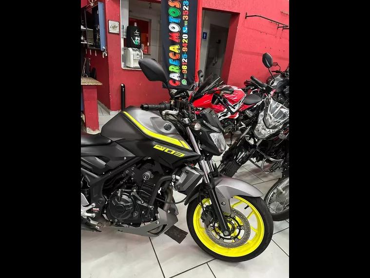 Yamaha MT-03 Cinza 40