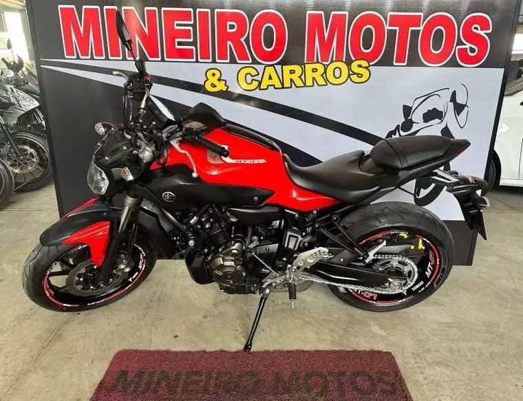 Yamaha MT-07 Vermelho 2