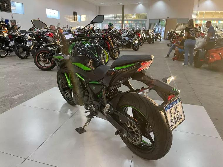 Kawasaki Z 650 Verde 11