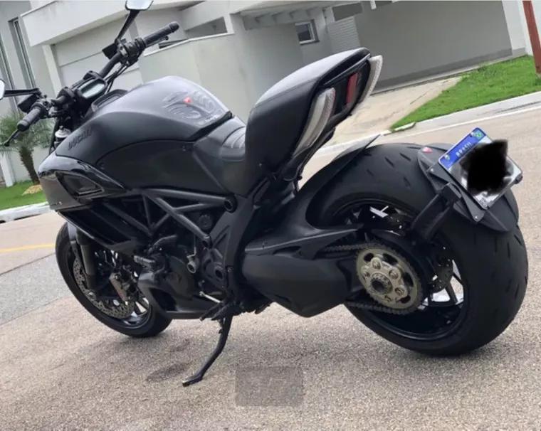 Ducati Diavel Preto 16