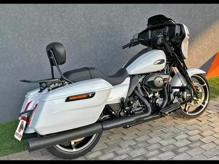 Harley-Davidson Street Glide Branco 3