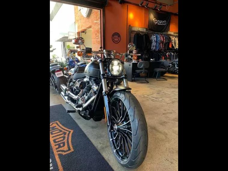 Harley-Davidson Breakout Preto 3