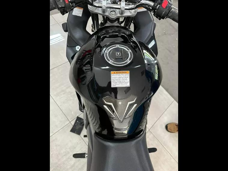 Suzuki GSX Preto 22