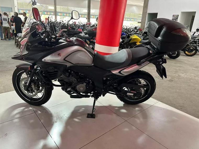 Suzuki V-Strom Prata 18