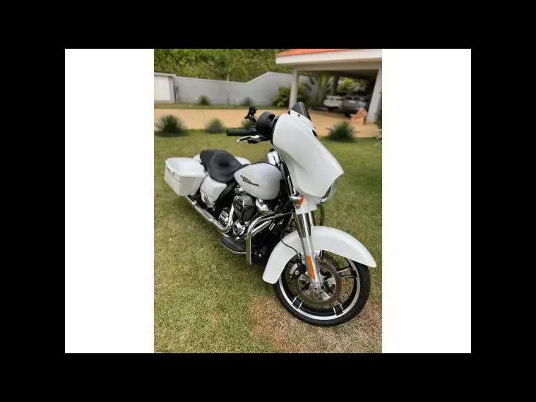 Harley-Davidson Street Glide Branco 9