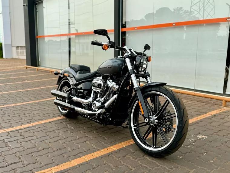 Harley-Davidson Breakout Cinza 1