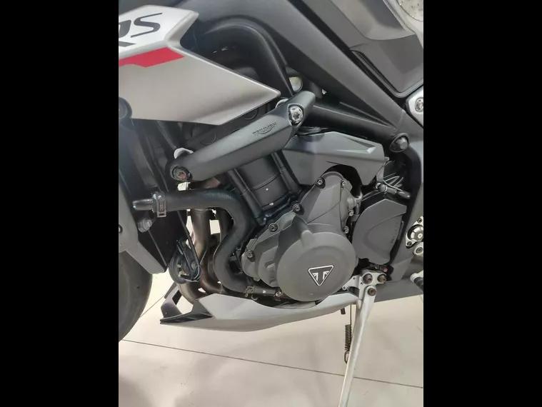 Triumph Street Triple Cinza 5