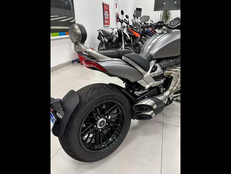 Triumph Rocket III Prata 17