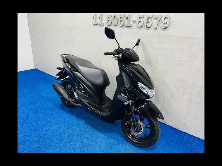 Yamaha Fluo Preto 16