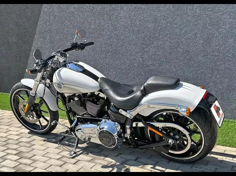 Harley-Davidson Breakout Branco 7