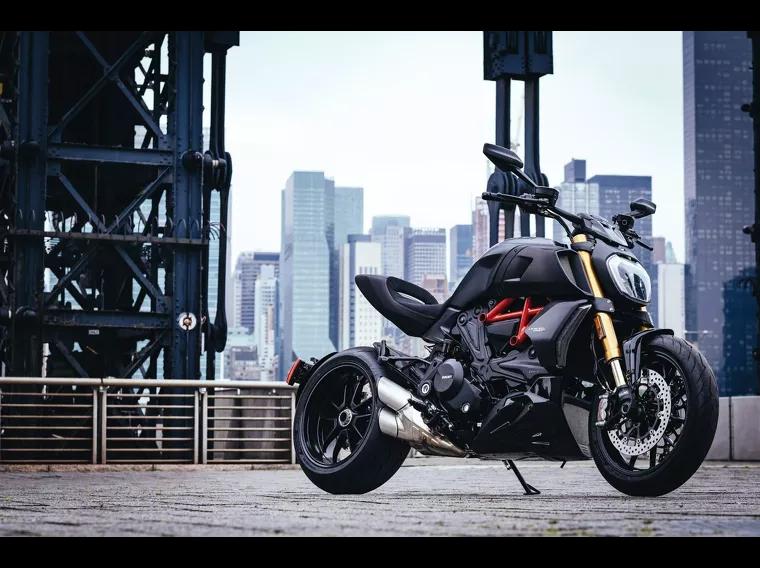 Ducati Diavel Preto 10