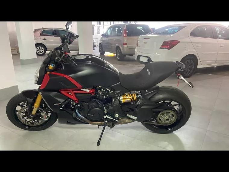 Ducati Diavel Preto 2