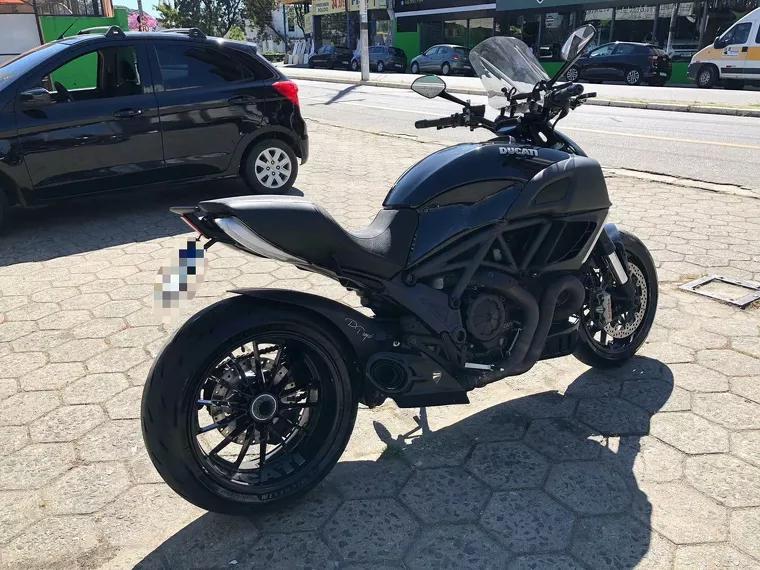 Ducati Diavel Preto 6