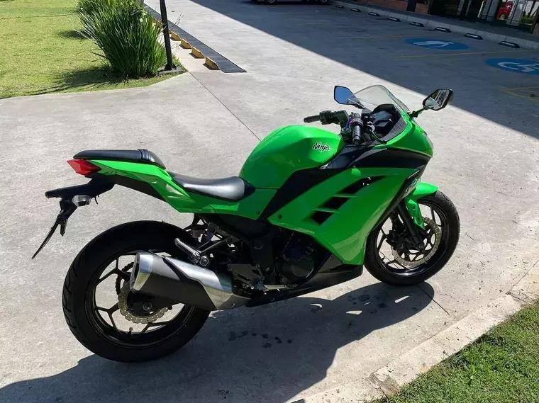 Kawasaki Ninja Verde 7