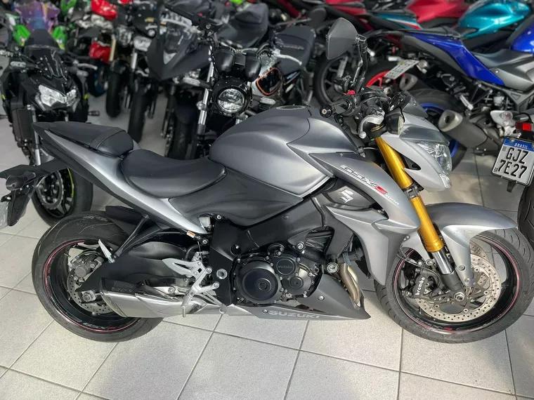 Suzuki GSX-S Cinza 9