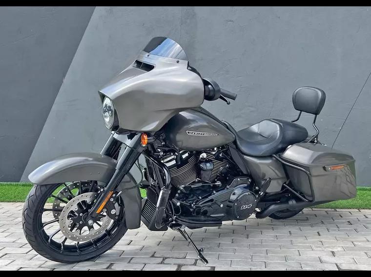 Harley-Davidson Street Glide Cinza 1