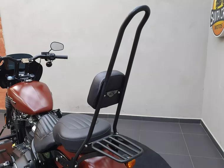 Harley-Davidson Street Bob Vermelho 14