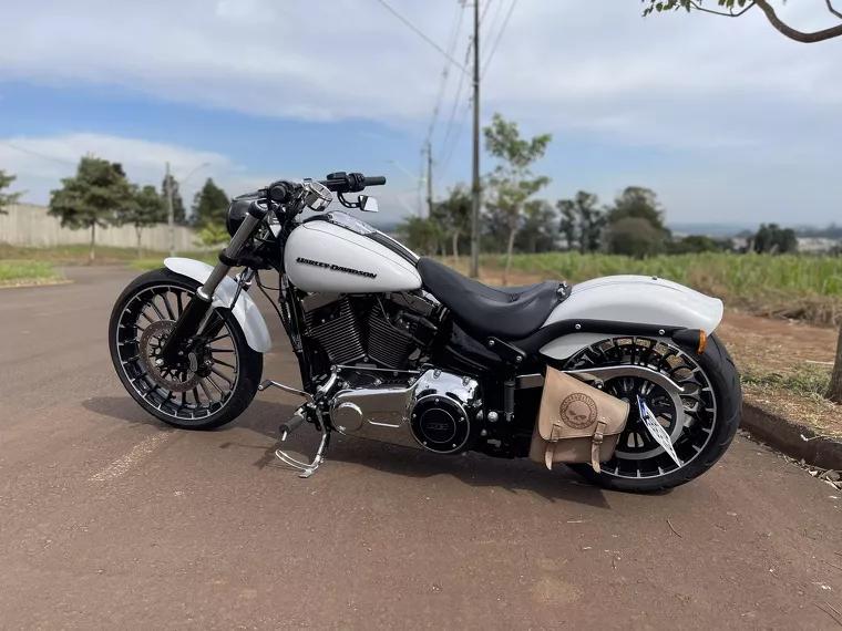 Harley-Davidson Breakout Branco 3