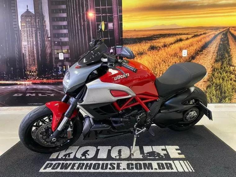 Ducati Diavel Vermelho 1